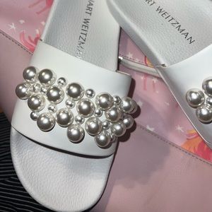 STUART WEITZMAN 8
GOLDIE POOL SLIDE SANDAL